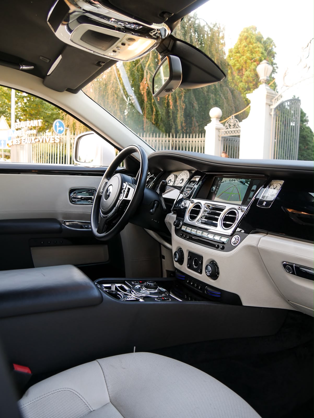 Rolls-Royce Gallery Image