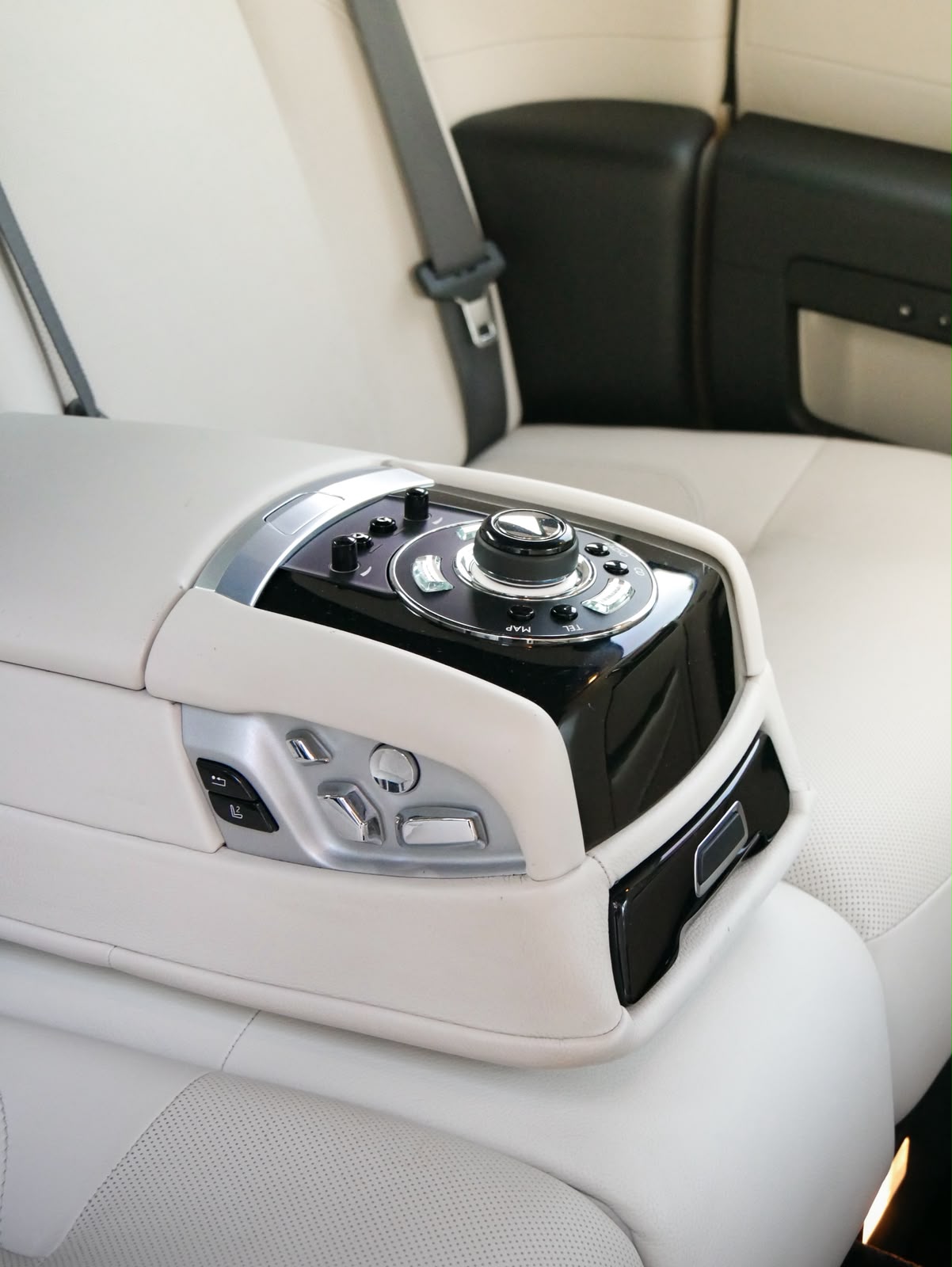Rolls-Royce Gallery Image
