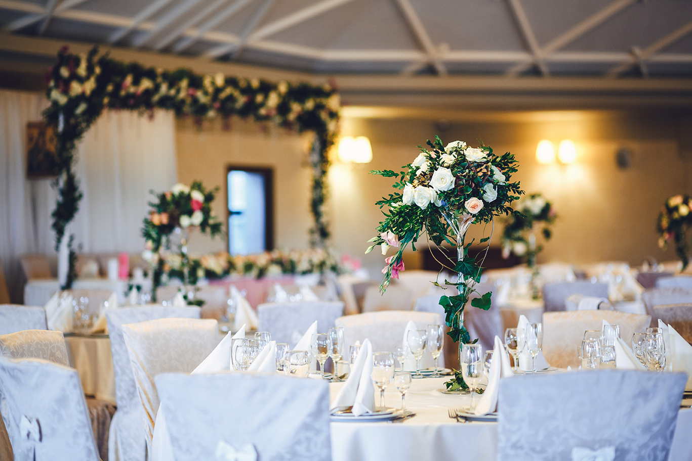 bunch-flowers-leaves-table bunch-flowers-leaves-table